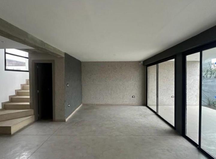 Casa · 104m² · 5 Ambientes · 1 Cochera