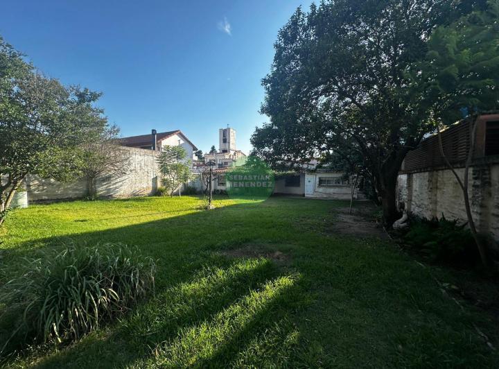 Casa · 231m² · 8 Ambientes · 3 Cocheras