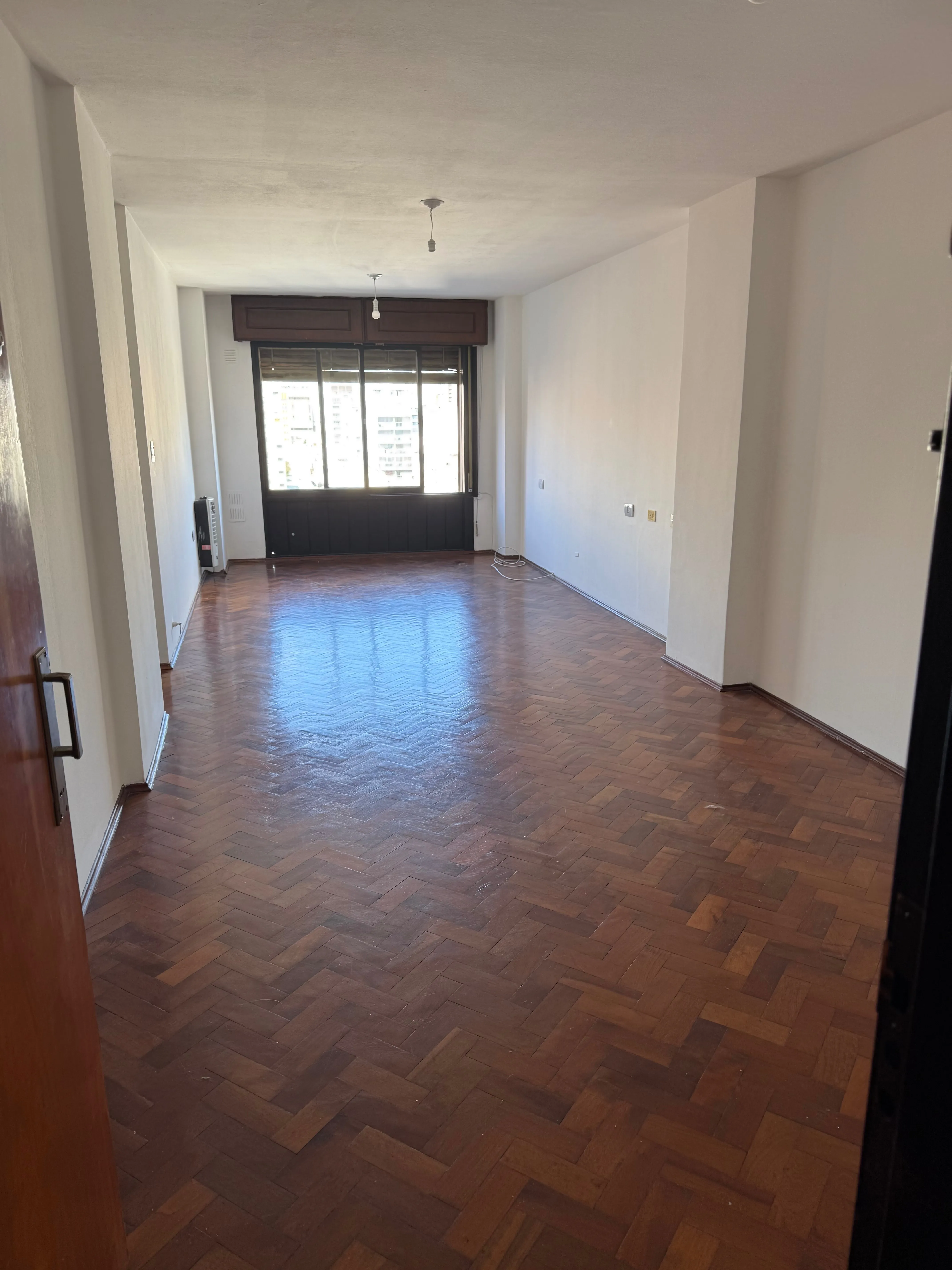 CENTRO, SEMIPISO DE  3 DORM CON COCHERA