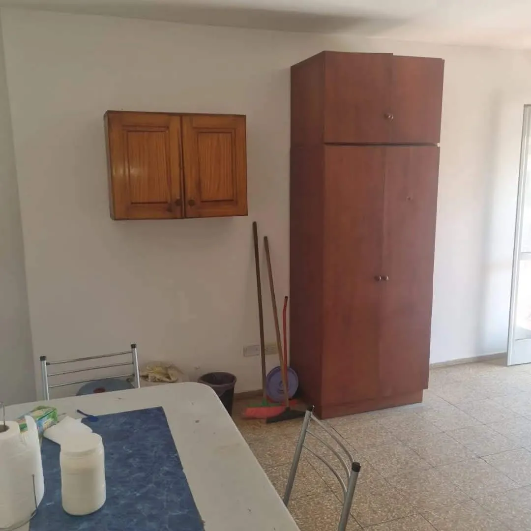 Vendo monoambiente c balcón.B Alberdi.