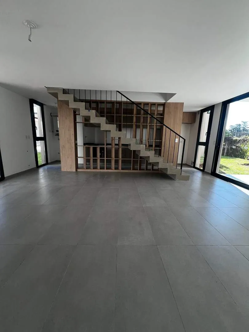 Vendo casa c3 dorm B Arguello - Housing La Escondída