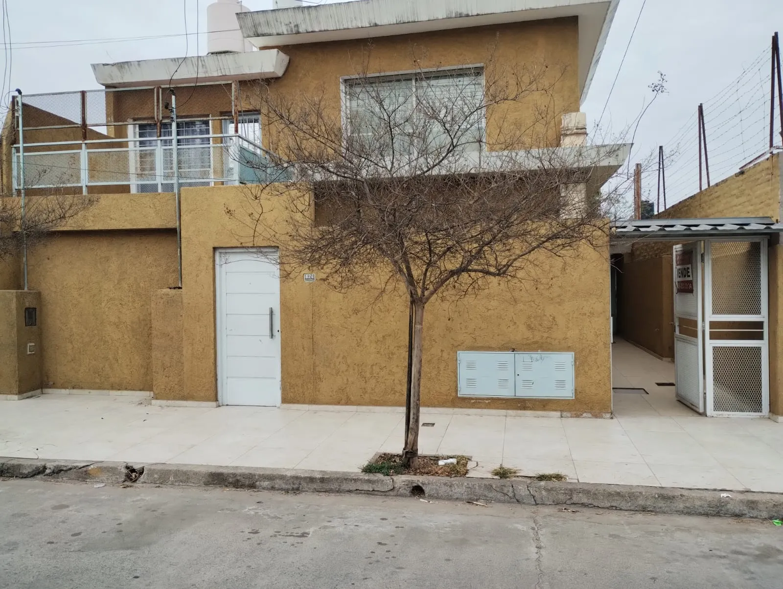 Oportunidad de inversión en bloque 3 dptos más terreno. San Martín.