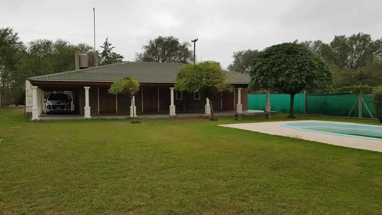 SE VENDE HERMOSA CASA DE 3 DORMITORIOS CON PILETA EN ANISACATE VILLA MONTENEGRO