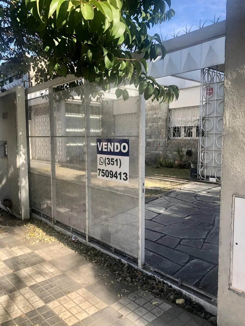 VENDO SOBRE AV.OCT. PINTO  B° ESCOBAR CASA(con renta) 3 DORM 2 BAÑOS COCHERA