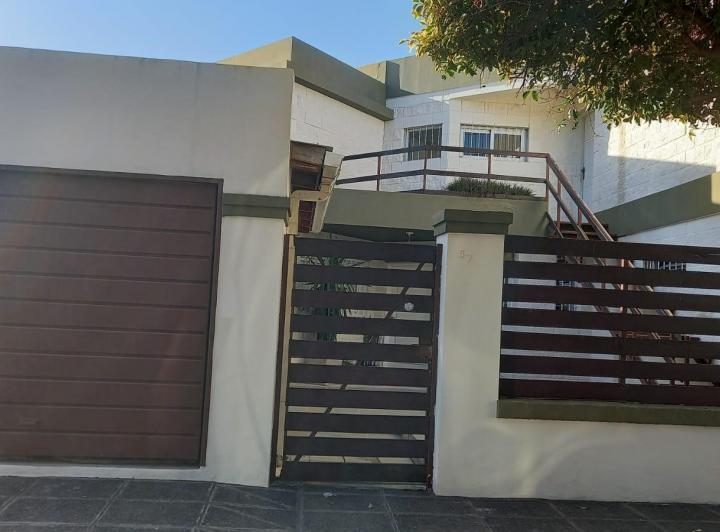 Casa · 324m² · 7 Ambientes · 1 Cochera