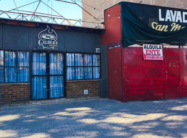 Local comercial · 80m² · 3 Ambientes · 10 Cocheras