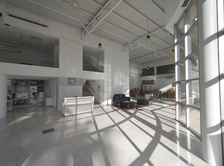 Local comercial · 600m²