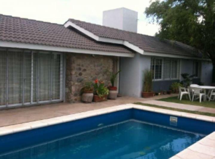 Casa · 250m² · 3 Dormitorios · 2 Cocheras