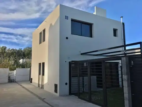 Casa en Alquiler en Los Hornos, Partido de La Plata