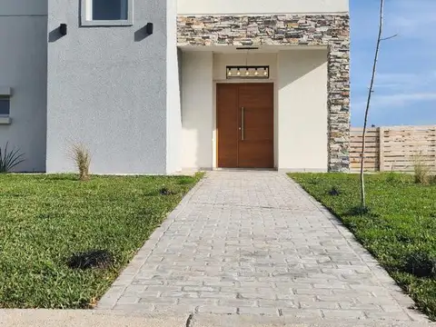 Casa en Alquiler en Pilar del Este - Santa Lucia, Countries y Barrios Cerrados en Pilar