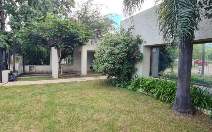 Casa · 180m² · 4 Ambientes · 2 Cocheras