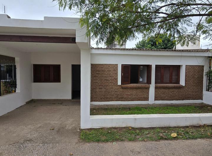 Casa · 75m² · 4 Ambientes · 1 Cochera