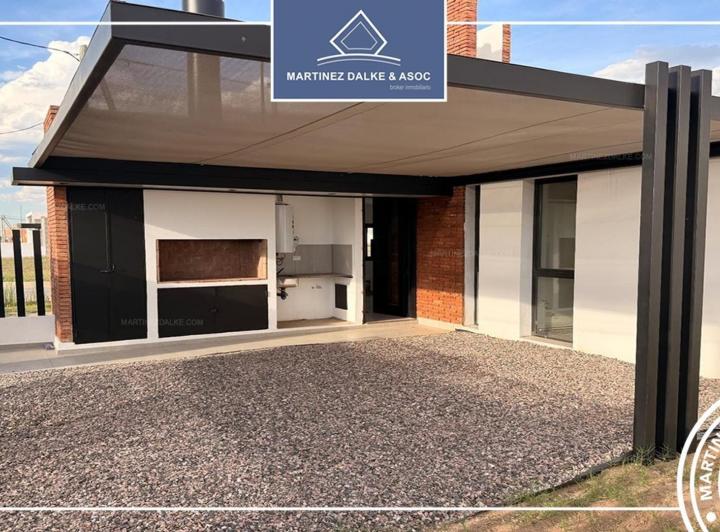 Casa · 96m² · 3 Ambientes · 2 Cocheras