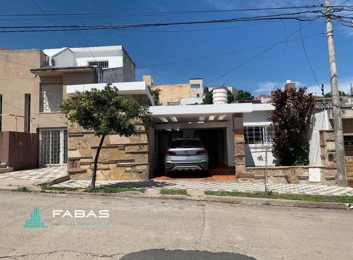 Casa · 166m² · 6 Ambientes · 1 Cochera