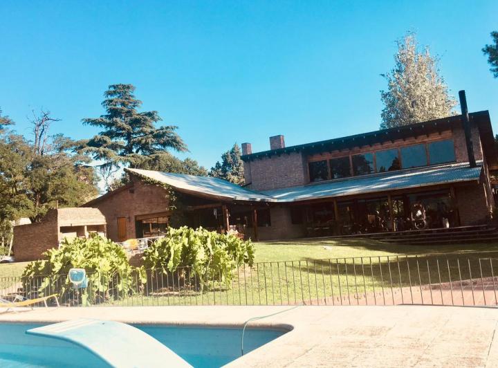 Casa · 500m² · 10 Ambientes · 2 Cocheras