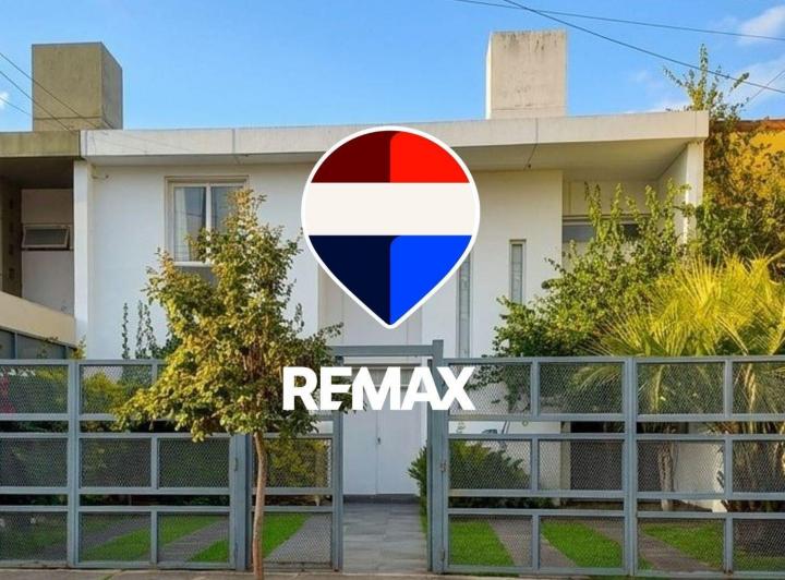 Casa · 235m² · 6 Ambientes · 2 Cocheras
