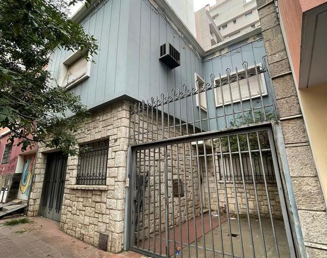 Casa · 235m² · 4 Dormitorios · 2 Cocheras