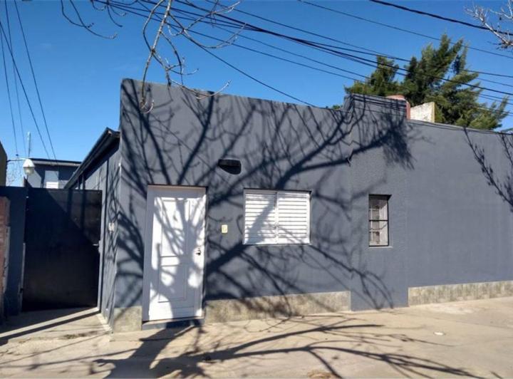 Edificio · 242m²