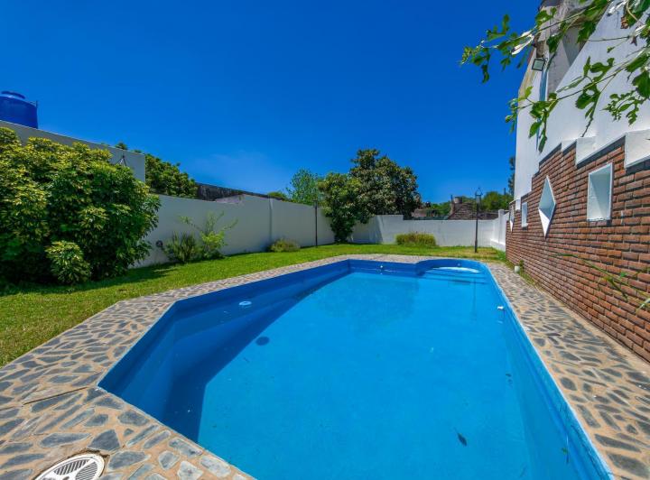 Casa · 459m² · 8 Ambientes · 3 Cocheras