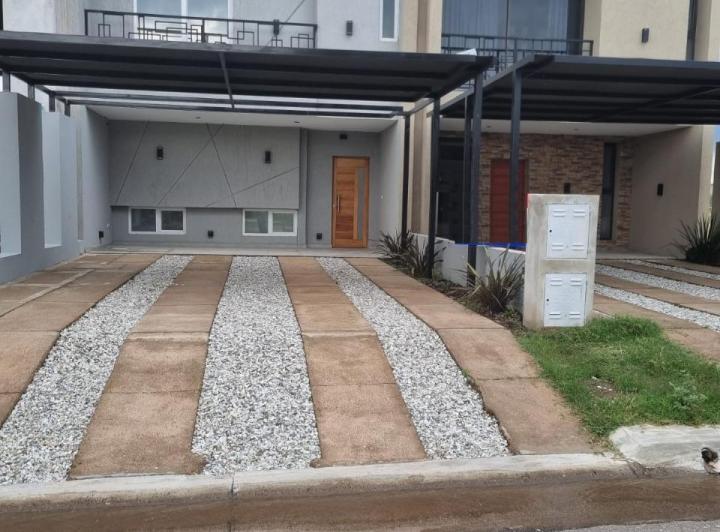Casa · 110m² · 5 Ambientes · 2 Cocheras