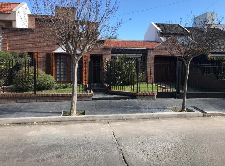 Casa · 290m² · 7 Ambientes