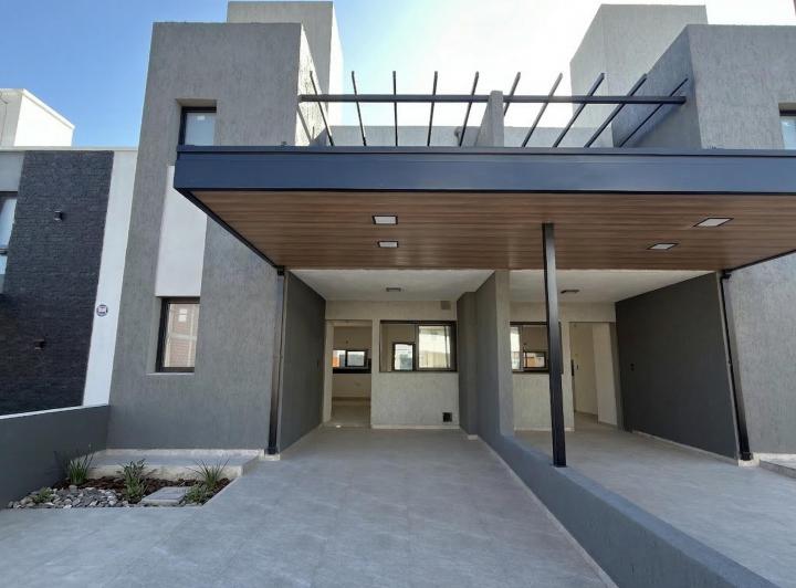 Casa · 125m² · 9 Ambientes · 2 Cocheras