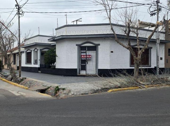 Casa · 180m² · 9 Ambientes · 1 Cochera