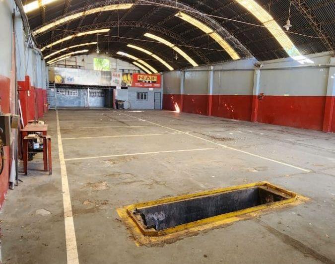 Bodega-Galpón · 600m² · 3 Ambientes · 4 Cocheras