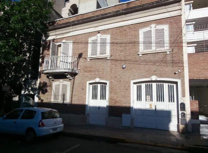 Casa · 260m² · 8 Ambientes · 1 Cochera