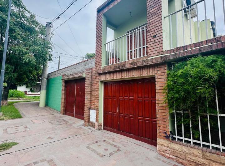 Casa · 134m² · 7 Ambientes · 3 Cocheras