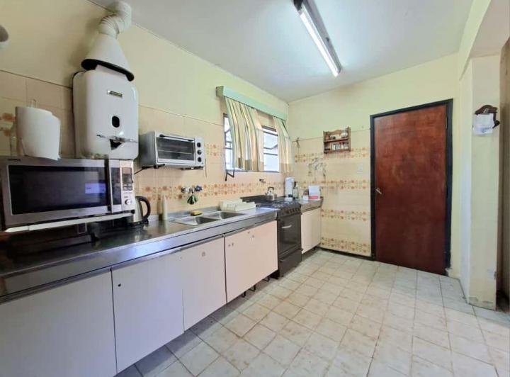 Casa · 183m² · 8 Ambientes · 1 Cochera