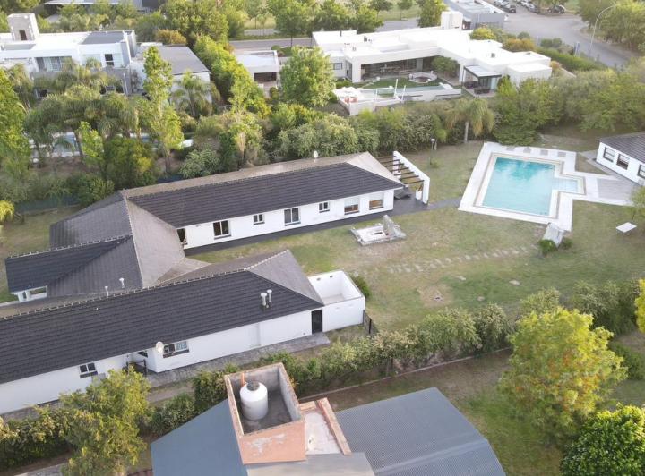Casa · 600m² · 8 Ambientes · 2 Cocheras