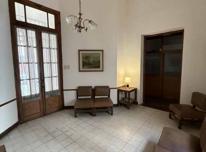 Casa · 400m² · 12 Ambientes · 1 Cochera