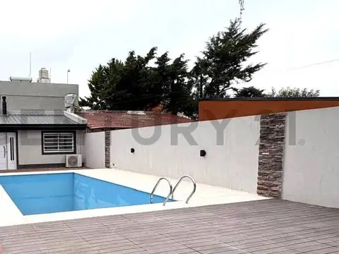 Casa en Venta en Villa Parque Sicardi, Partido de La Plata