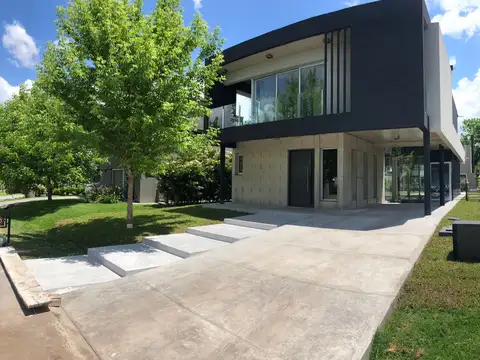 Casa en Venta en Countries y Barrios Cerrados en Guillermo Hudson, Partido de Berazategui