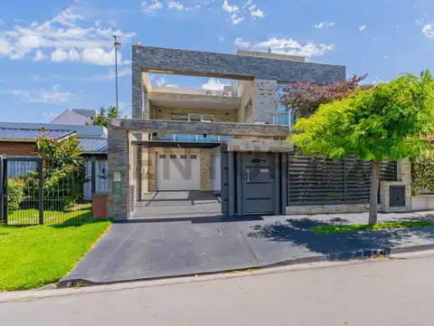 Casa en Venta en Punta Mogotes, Mar del Plata