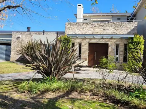 Casa en Venta en Septiembre, Countries y Barrios Cerrados en Escobar