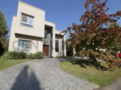Casa en Venta en Altos Del Sol, Countries y Barrios Cerrados en Ituzaingo