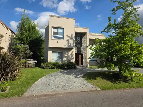Casa en Venta en Altos Del Sol, Countries y Barrios Cerrados en Ituzaingo