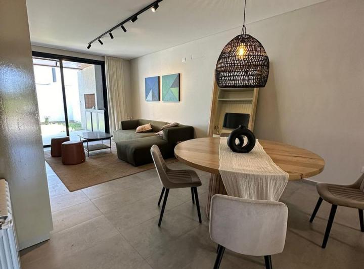 Casa · 112m² · 4 Ambientes · 2 Cocheras