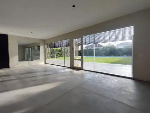 Casa en Venta en Santa Maria De Los Olivos, Countries y Barrios Cerrados en Malvinas Argentinas