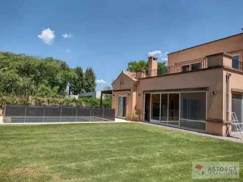 Casa en Venta en San Carlos Country Club, Countries y Barrios Cerrados en Malvinas Argentinas