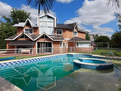 Casa en Venta en Campos De Álvarez, Countries y Barrios Cerrados en Francisco Álvarez