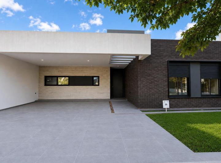 Casa · 200m² · 5 Ambientes · 2 Cocheras