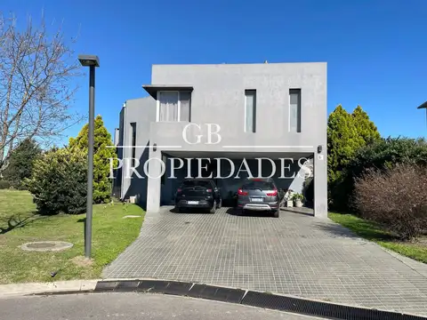 Casa en Venta en Ayres Plaza, Countries y Barrios Cerrados en Pilar