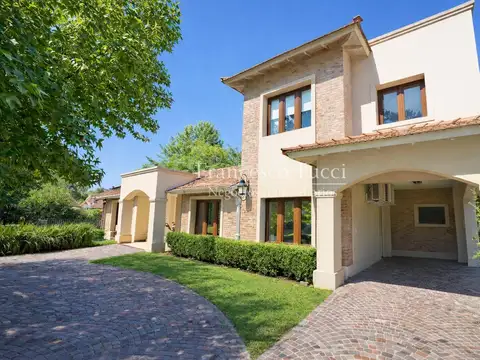 Casa en Venta en La Tradición, Countries y Barrios Cerrados en Moreno