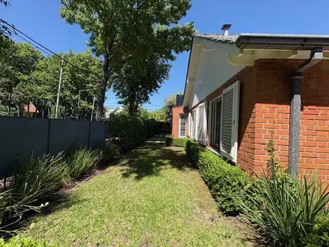 Casa en Venta en Acassuso Vias  /  Santa Fe, Acassuso