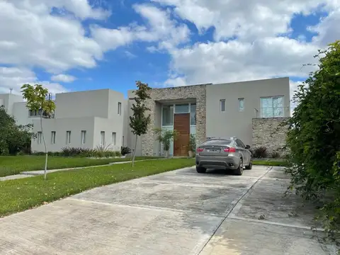 Casa en Venta en Haras Santa Maria, Countries y Barrios Cerrados en Escobar
