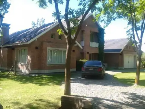 Casa en Venta en City Bell, Partido de La Plata