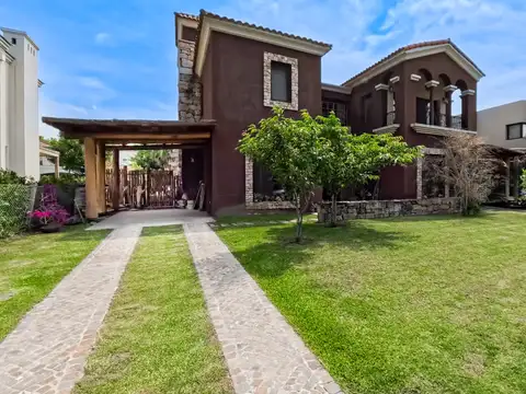 Casa en Venta en San Carlos Country Club, Countries y Barrios Cerrados en Malvinas Argentinas
